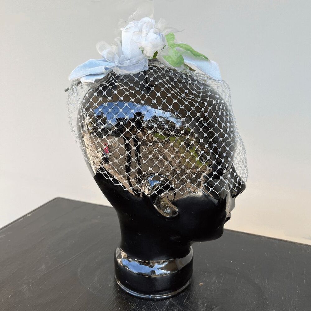 Vintage White Floral Fascinator with Veil - 50s Style Birdcage Veil
